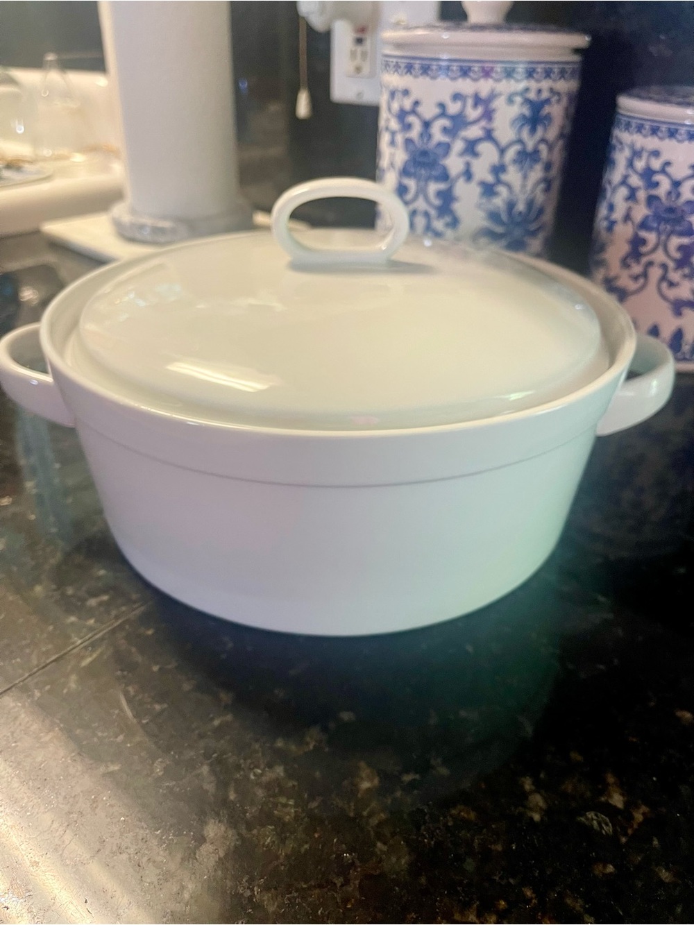Crate & Barrel Lucerne 3 quart casserole - Picture 3 of 8